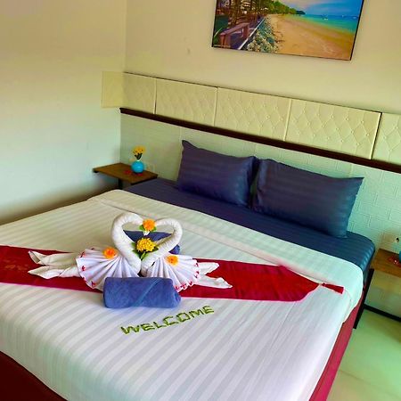 At Home Hotel Patong Exterior photo