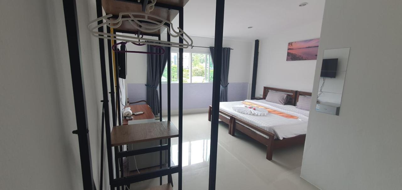 At Home Hotel Patong Exterior photo