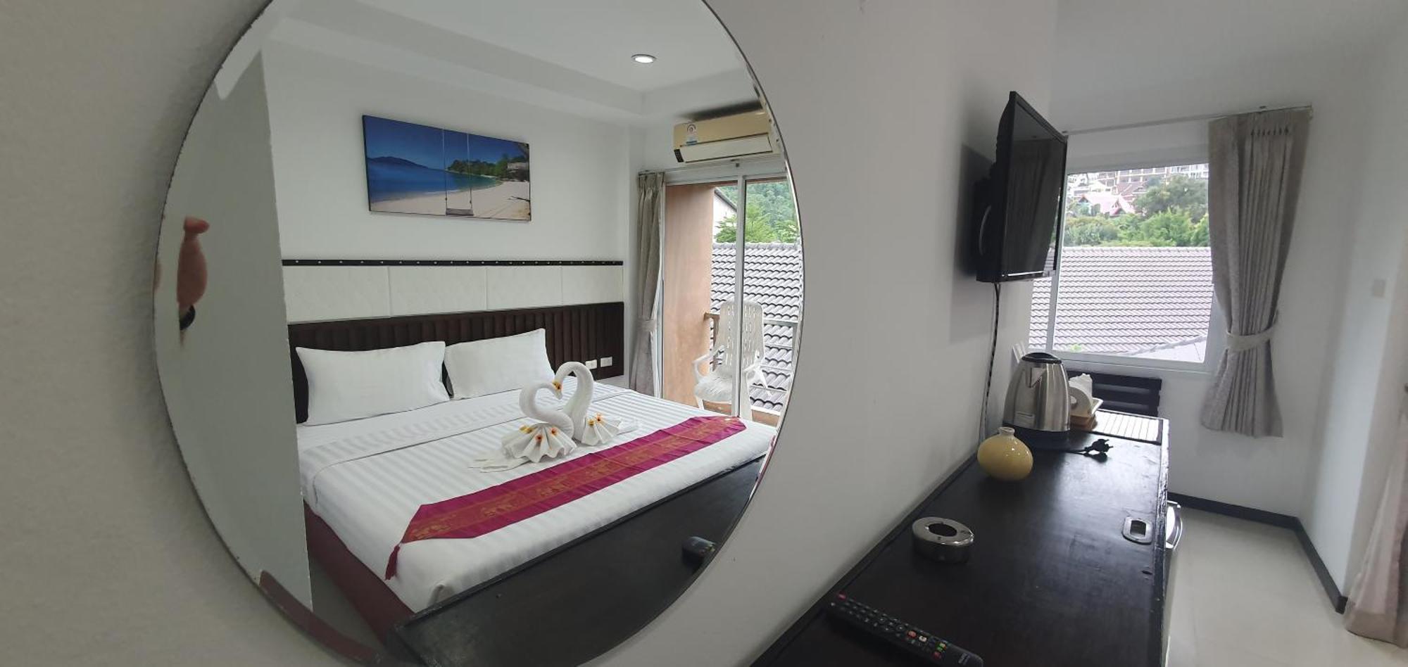 At Home Hotel Patong Exterior photo